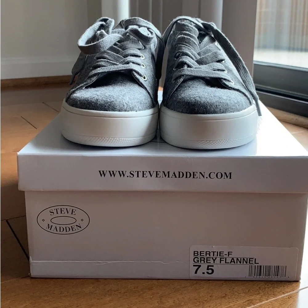 New in Box, Steve Madden Bertie platform sneakers in gray flannel size 7.5 - Picture 6 of 6